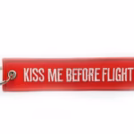 portachiavi "kiss me before flight"