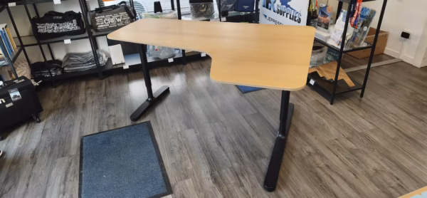 Scrivania Ikea bekant